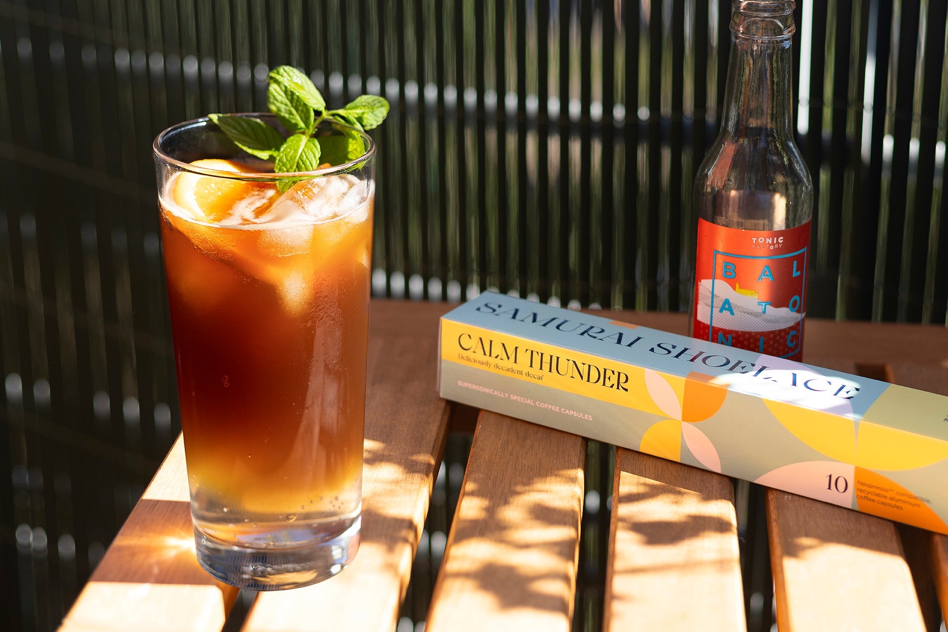 hideg espresso tonic jéggel mentával