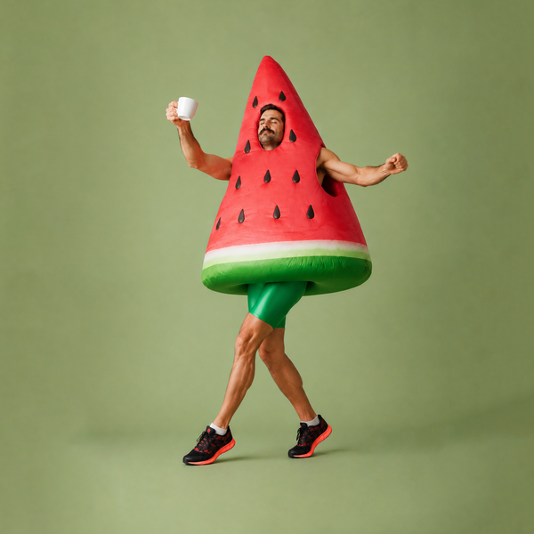 Samurai Shoelace Melon Blast kávékapszulával férfi táncol görögdinnye ruhában