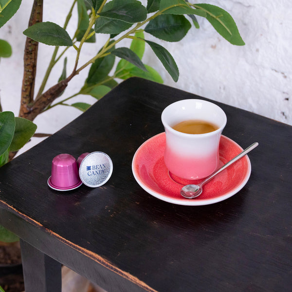 Samurai Shoelace Serious Coffee Bean Candy kávékapszula melange recept mézzel és tejjel modern nappaliban