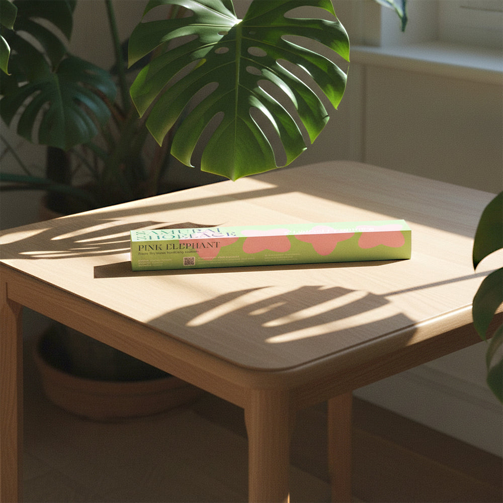 Samurai Shoelace Curiosity Series Pink Elephant kávékapszula termékfotója napfényes modern nappaliban